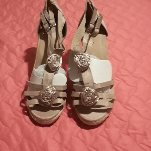 Shoes - Picture 4 of 4